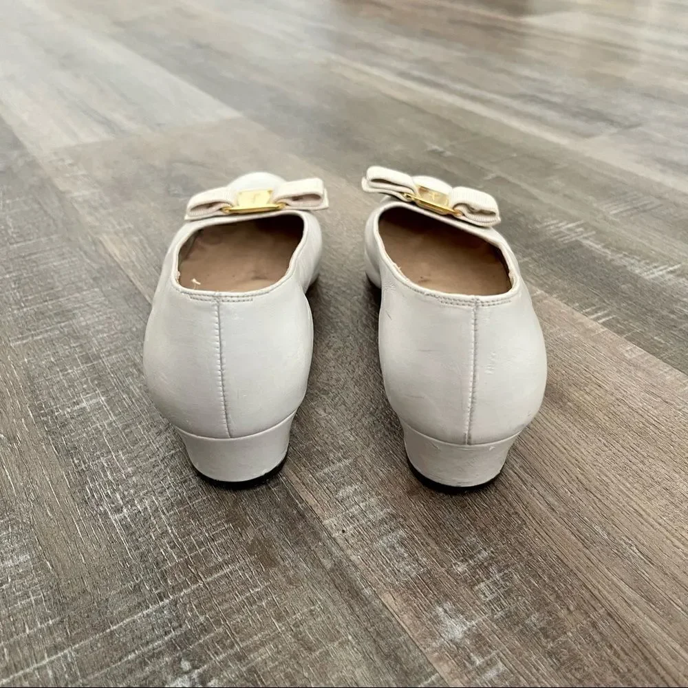 SALVATORE FERRAGAMO white leather shoes with bow detail - Picture 6 of 7